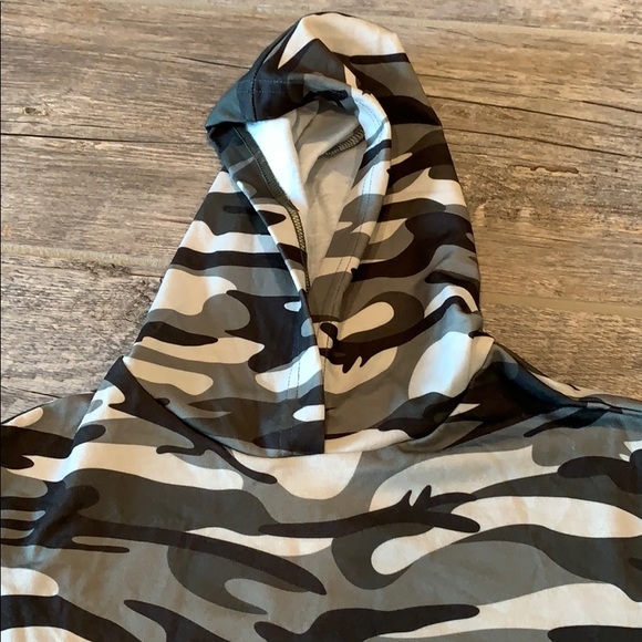 Camouflage Cropped Hoodie Long Sleeve - Picture 2 of 5